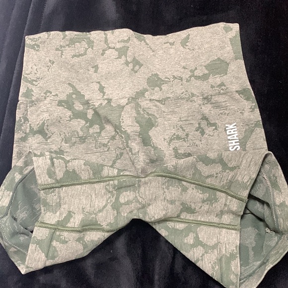 Gymshark Camo Green Shorts - Picture 3 of 4